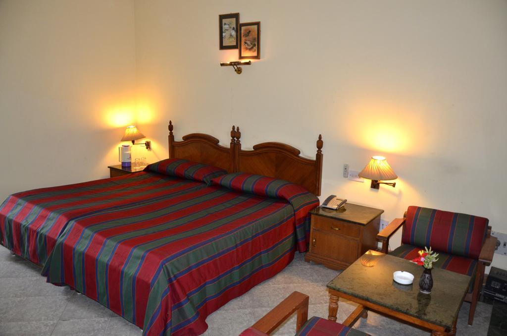 Hotel Bharatpur Ashok Eksteriør billede