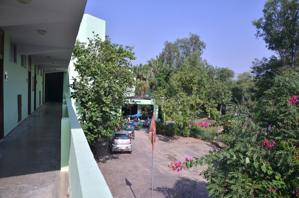 Hotel Bharatpur Ashok Eksteriør billede