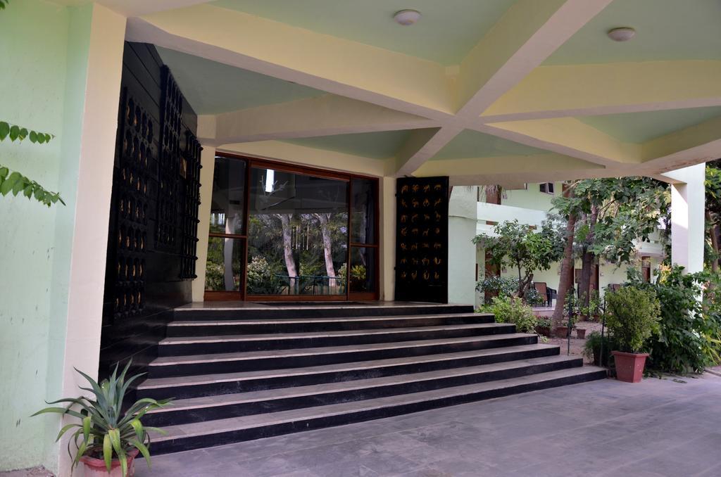 Hotel Bharatpur Ashok Eksteriør billede