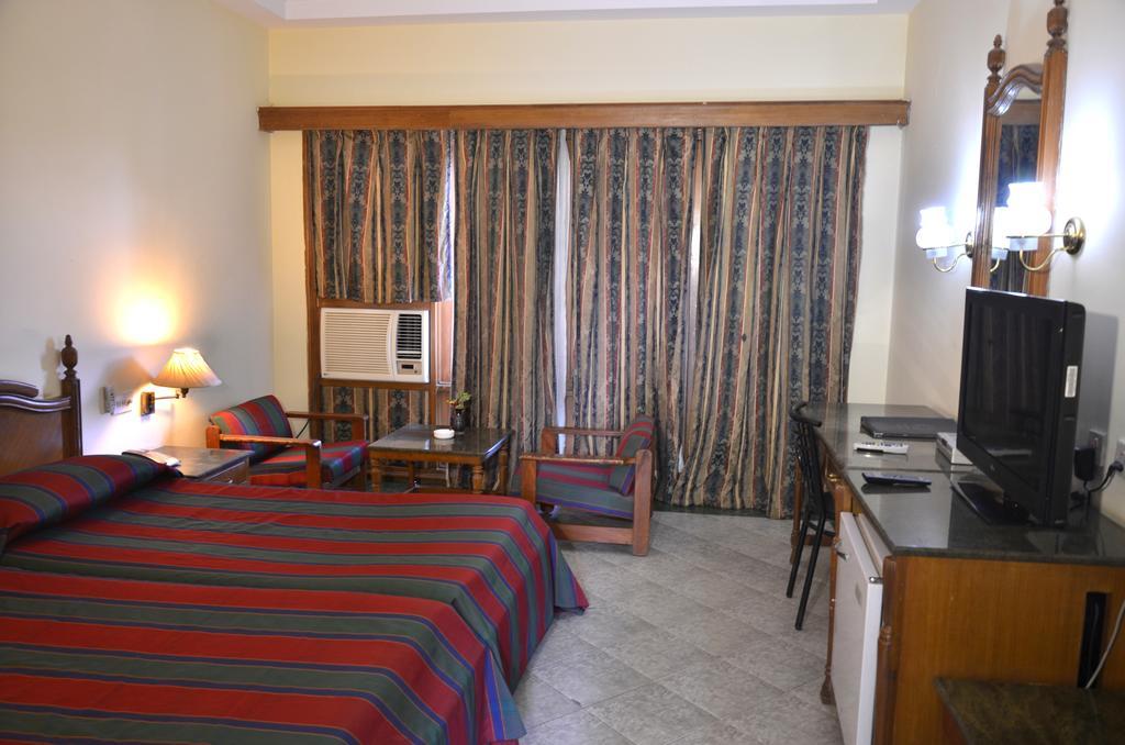 Hotel Bharatpur Ashok Eksteriør billede