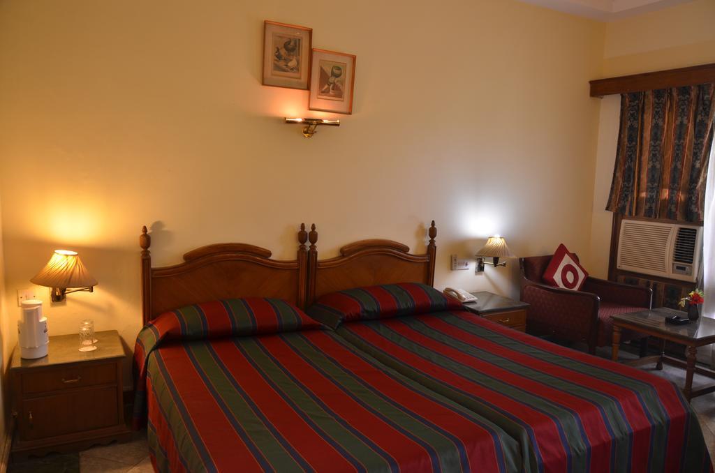 Hotel Bharatpur Ashok Eksteriør billede